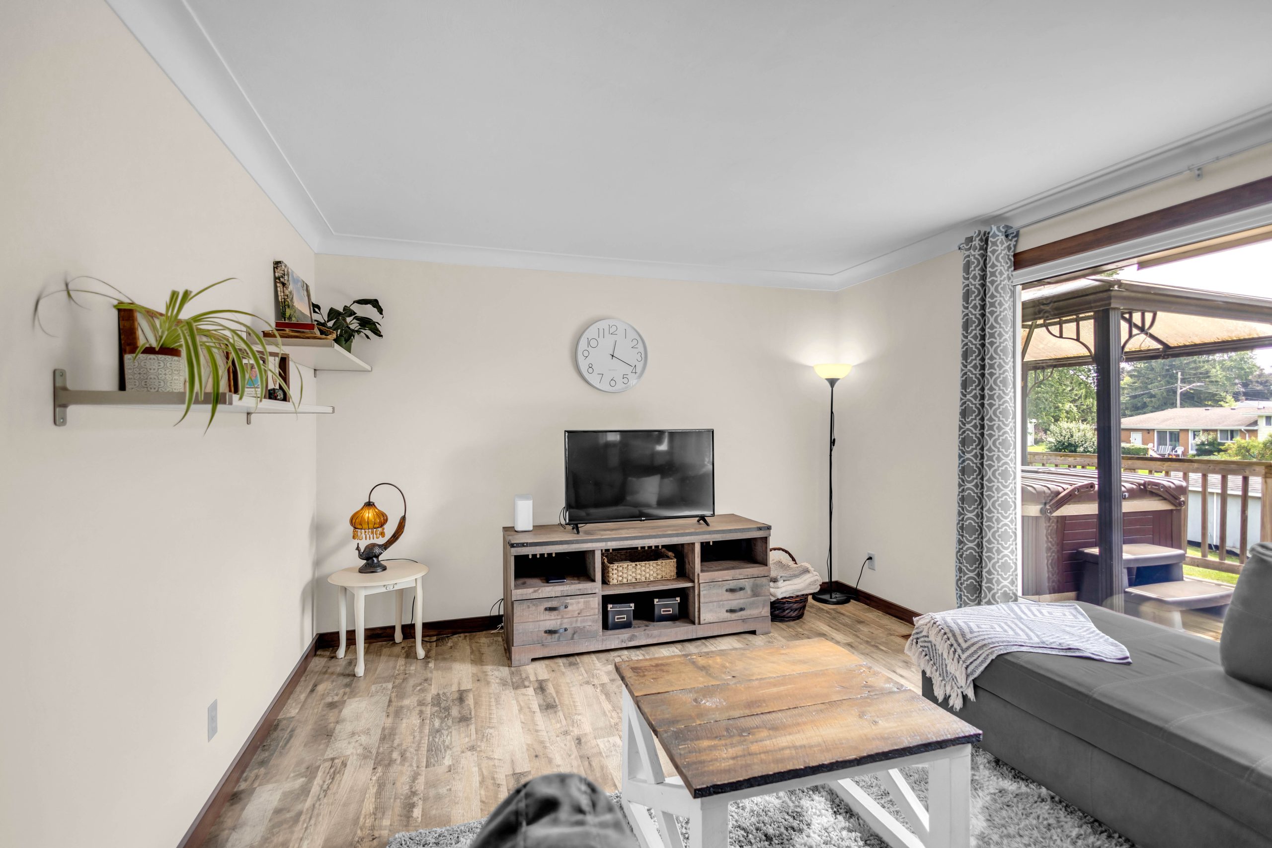 60 Brown Ave-15