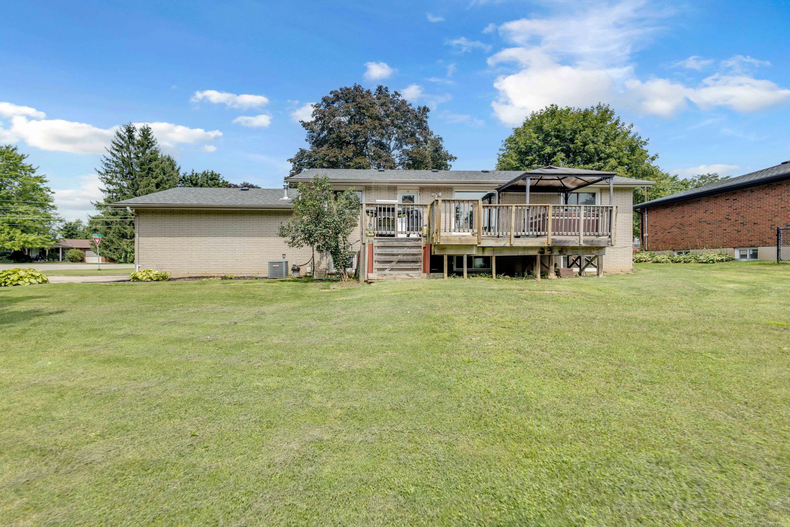 60 Brown Ave-44