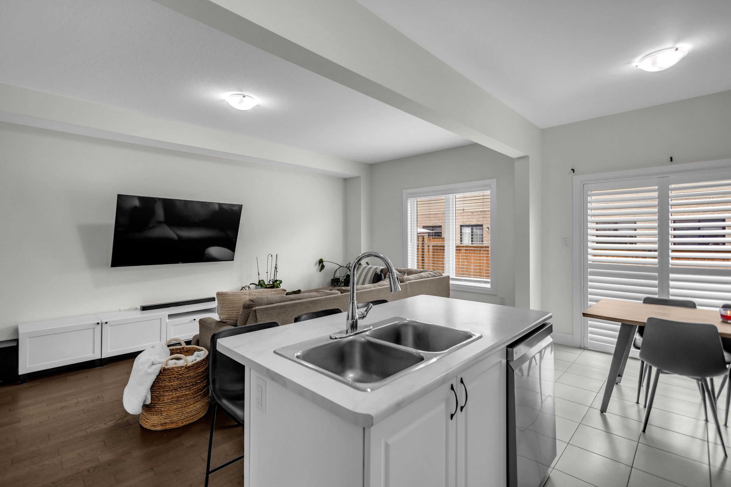 536 Grey St-13