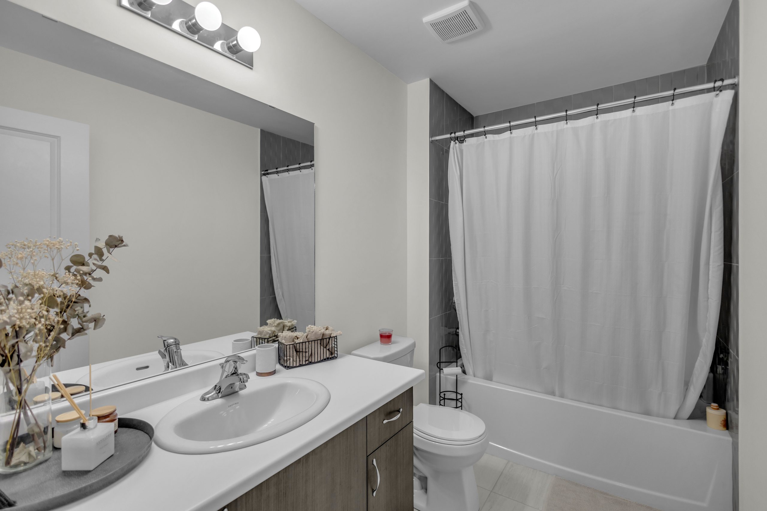536 Grey St-26