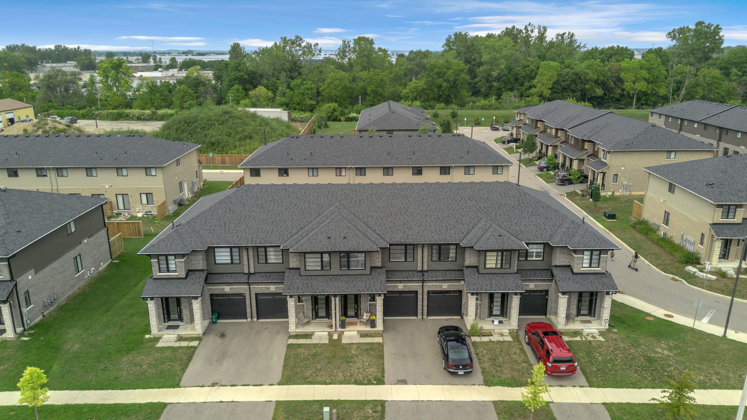 536 Grey St-35