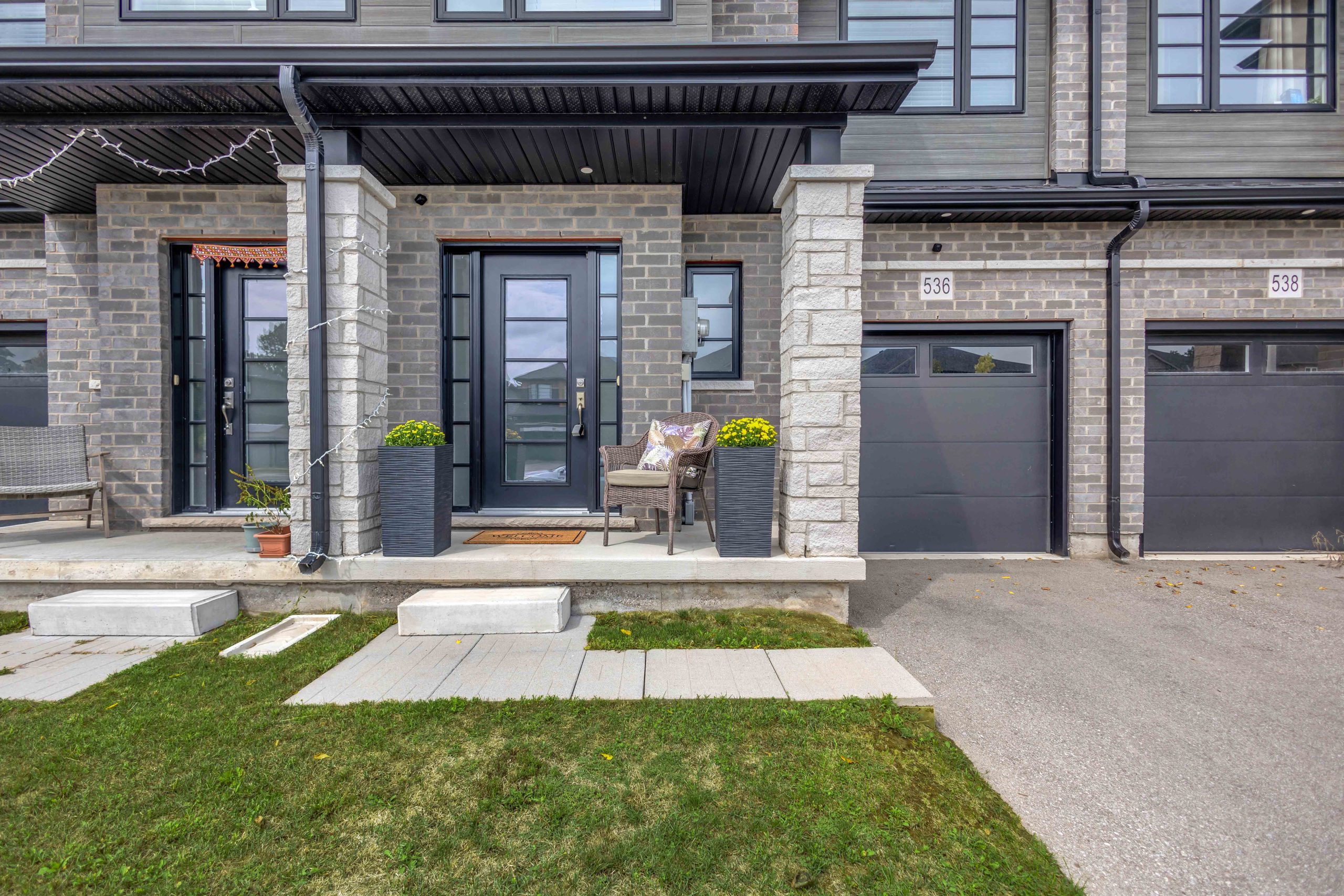 536 Grey St-4
