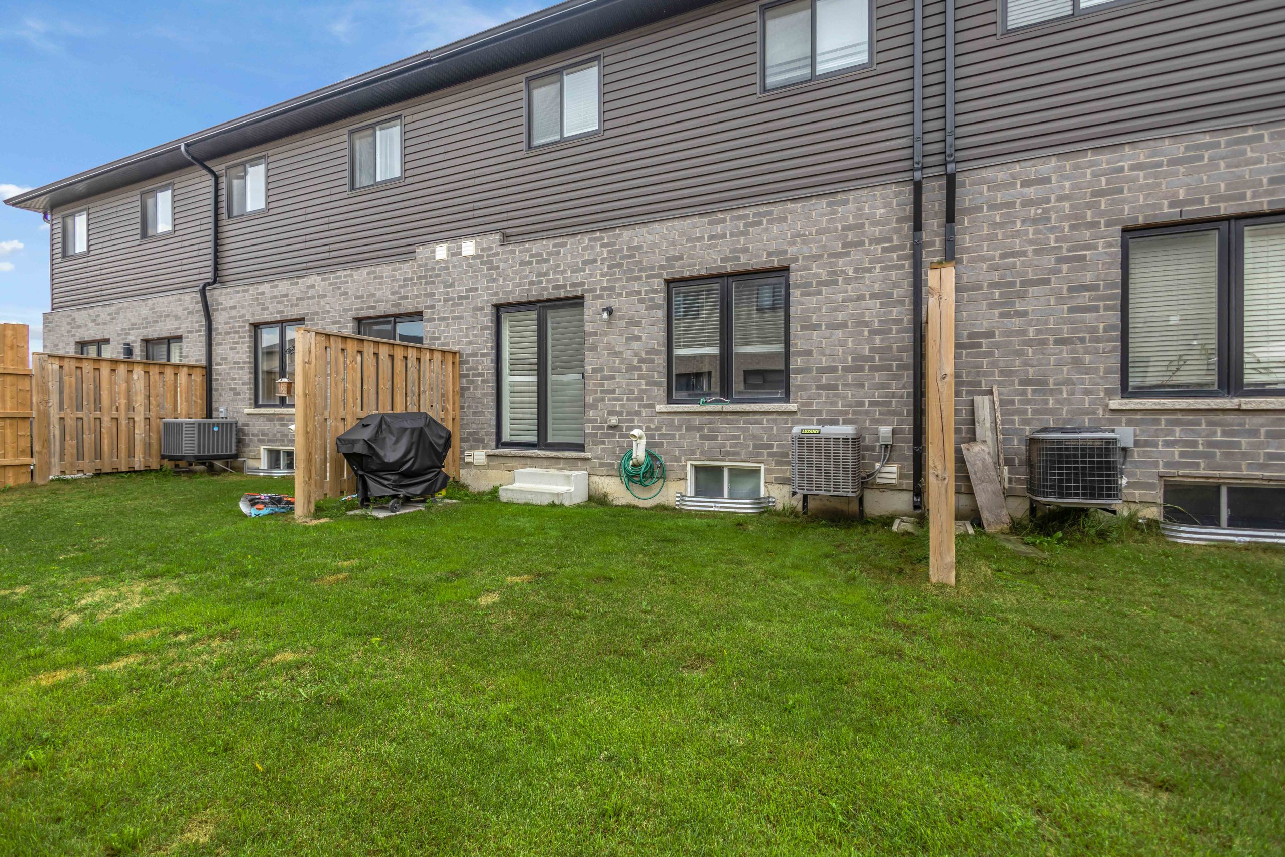 536 Grey St-7
